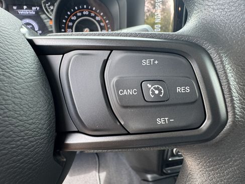 Used 2025 Jeep Gladiator Sport AWD/4WD image 30