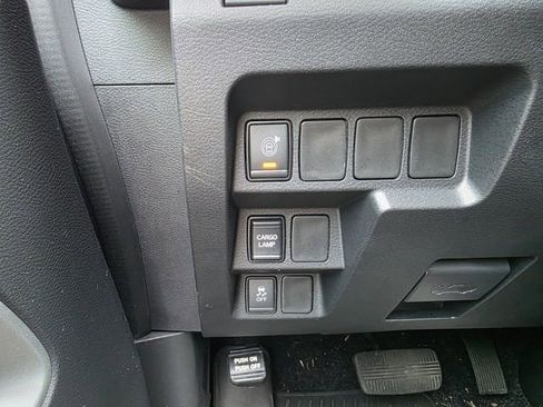 Used 2025 Nissan Frontier SV image 24