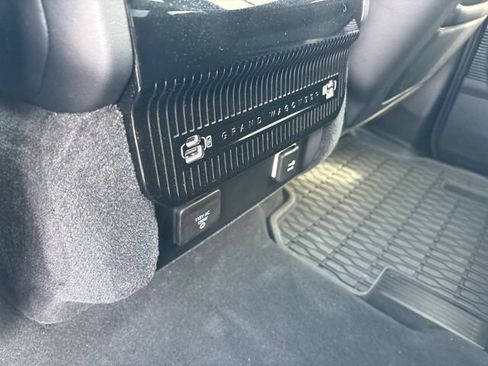 Used 2025 Jeep Grand Wagoneer Series III w/ Rear Seat Video Group 1 AWD/4WD image 13