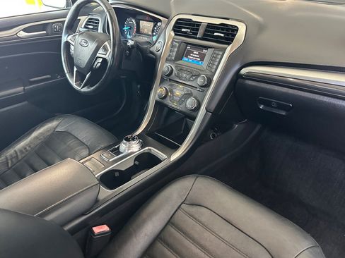 Used 2017 Ford Fusion SE FWD image 15