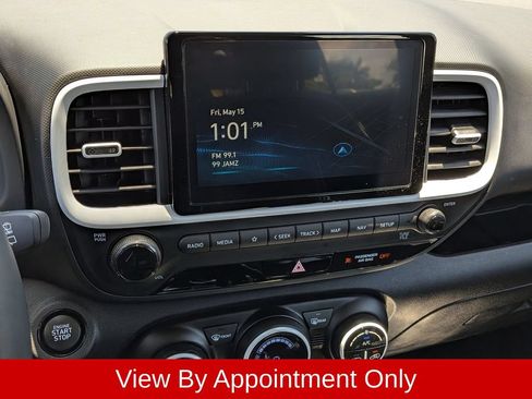 Used 2025 Hyundai Venue Limited FWD image 18