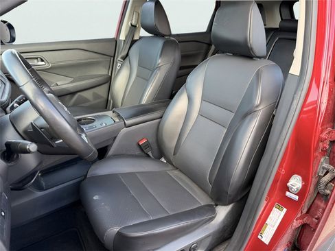 Used 2024 Nissan Rogue SV w/ SV Premium Package image 13