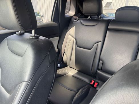 Used 2025 Jeep Compass Limited image 40