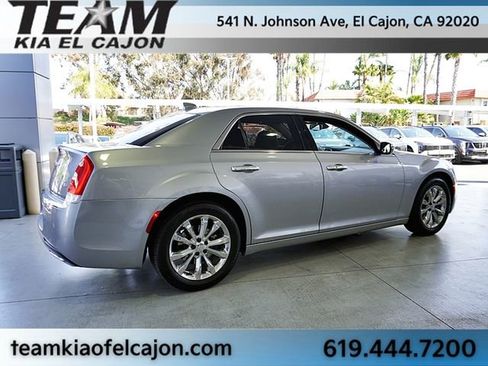 Used 2015 Chrysler 300 Limited image 7