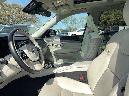 Certified 2023 Volvo XC90 B5 Plus w/ Protection Package AWD/4WD image 8