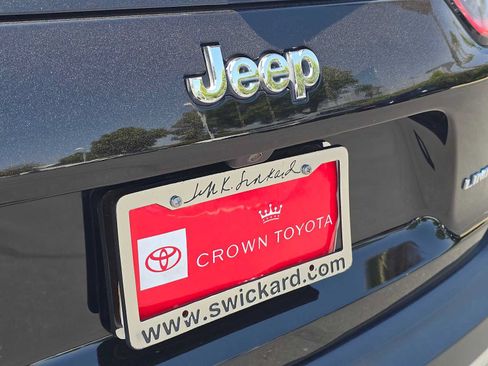 Used 2022 Jeep Cherokee Limited AWD/4WD image 15