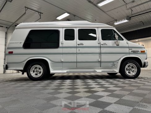 Used 1992 Chevrolet G20 RWD image 17