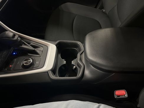 Used 2021 Toyota RAV4 LE image 16