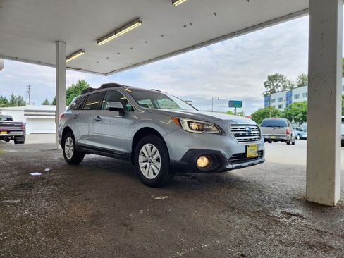 Used 2015 Subaru Outback 2.5i Premium AWD/4WD image 7