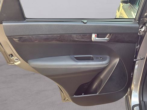 Used 2014 Kia Sorento SX w/ 3rd Row Package image 34