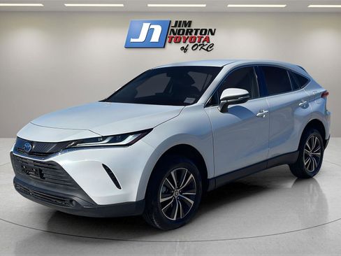 Used 2023 Toyota Venza LE image 1