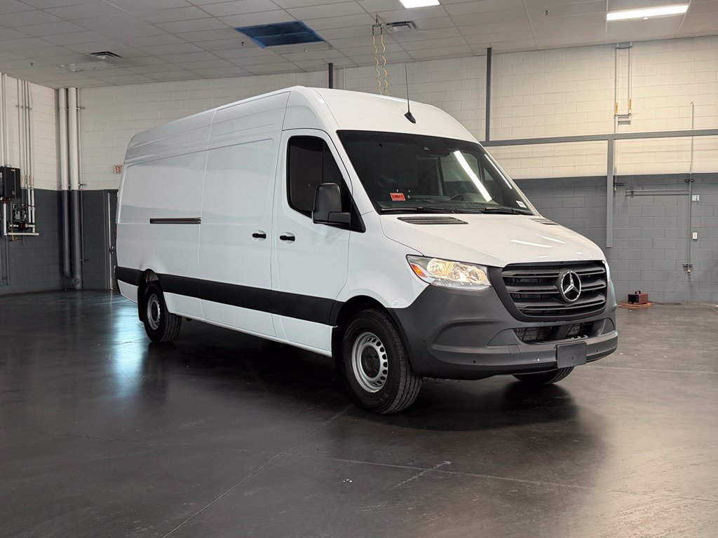 Used 2024 Mercedes-Benz Sprinter 2500 image 3