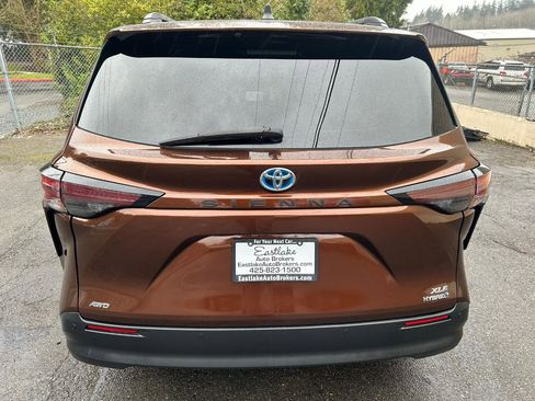 Used 2023 Toyota Sienna XLE w/ XLE Plus Package AWD/4WD image 6