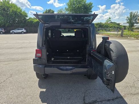 Used 2018 Jeep Wrangler Unlimited Sahara AWD/4WD image 13