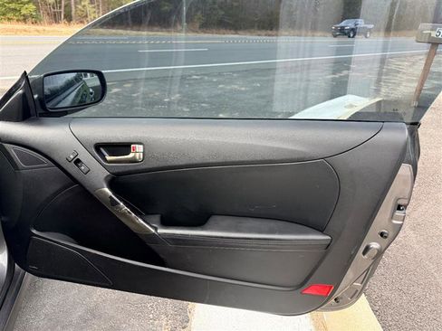 Used 2013 Hyundai Genesis 3.8 image 14