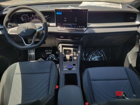 New 2026 Volkswagen Tiguan SE R-Line FWD image 12