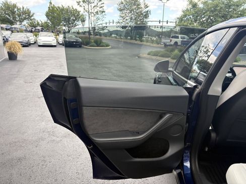 Used 2022 Tesla Model Y Performance AWD/4WD image 13