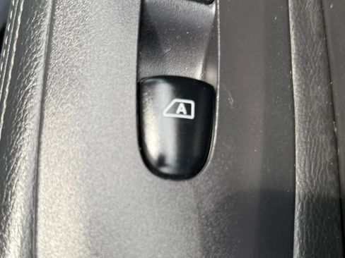 Used 2018 Nissan Pathfinder SV AWD/4WD image 38