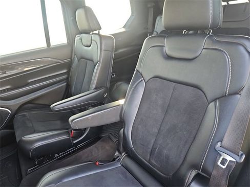 Used 2022 Jeep Grand Cherokee L Laredo image 13