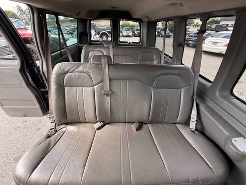Used 2010 GMC Savana 1500 LS RWD image 42