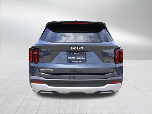 Used 2024 Kia Sorento LX FWD image 6