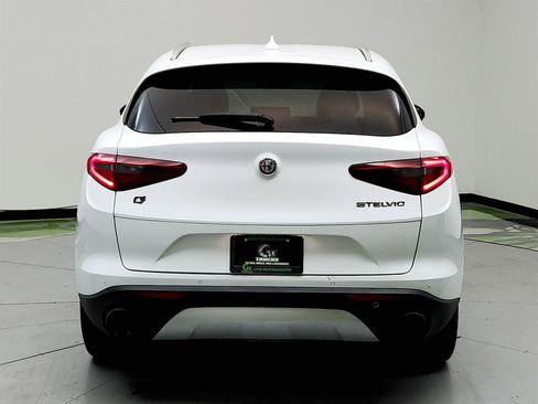 Used 2019 Alfa Romeo Stelvio AWD image 6