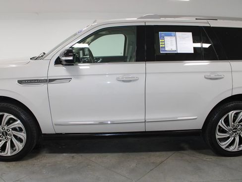 Used 2023 Lincoln Navigator Reserve AWD/4WD image 6