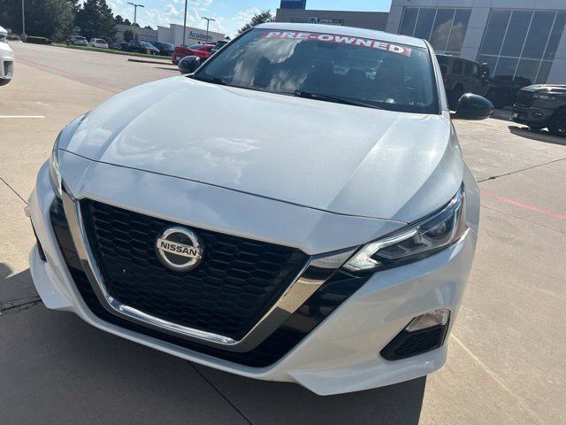 Used 2020 Nissan Altima 2.5 SR w/ Premium Package FWD image 3