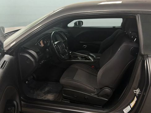 Used 2016 Dodge Challenger SXT RWD image 20