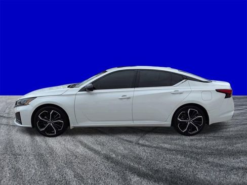 Used 2025 Nissan Altima 2.5 SR w/ SR Premium Package image 7