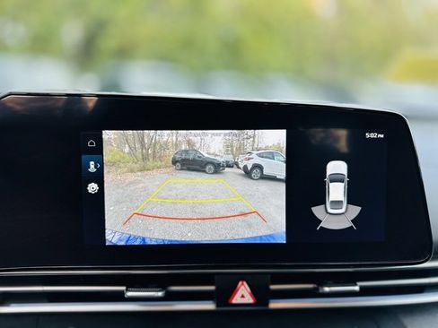 Used 2023 Hyundai Elantra Limited image 11