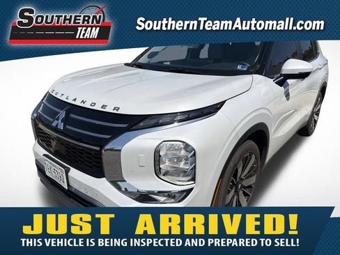 Used 2025 Mitsubishi Outlander SE AWD/4WD image 1