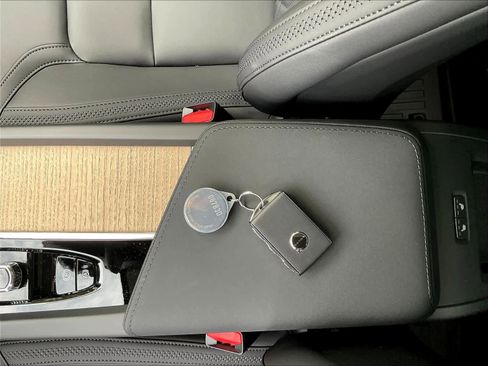 New 2026 Volvo XC60 B5 Plus w/ Climate Package image 34