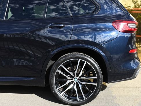 Used 2022 BMW X5 xDrive40i w/ M Sport Package image 11