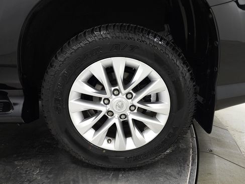 Used 2018 Lexus GX 460 Premium w/ Premium Package image 11