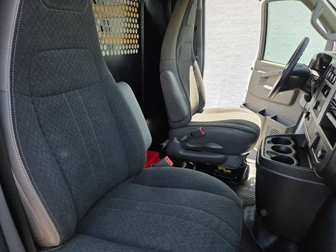 Used 2025 GMC Savana 2500 RWD image 15
