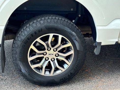 Used 2021 Ford F150 Lariat w/ Max Trailer Tow Package AWD/4WD image 15