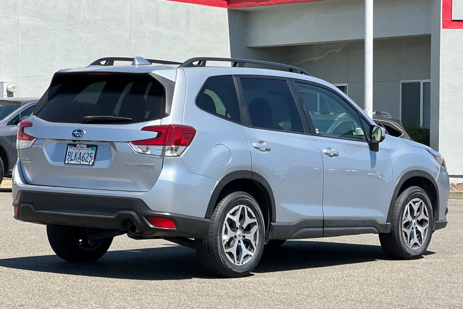 Used 2023 Subaru Forester Premium AWD/4WD image 2