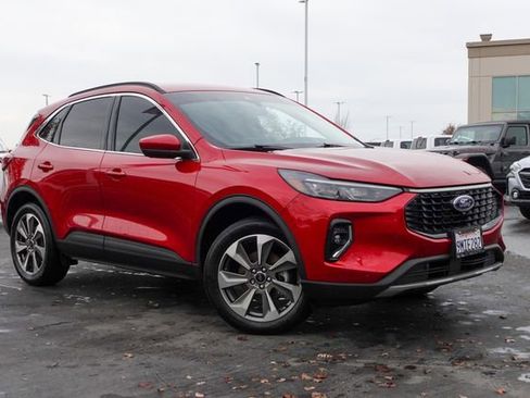 Used 2023 Ford Escape Platinum image 5