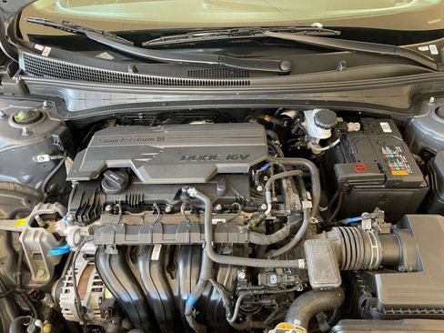 Used 2025 Hyundai Elantra SEL image 29