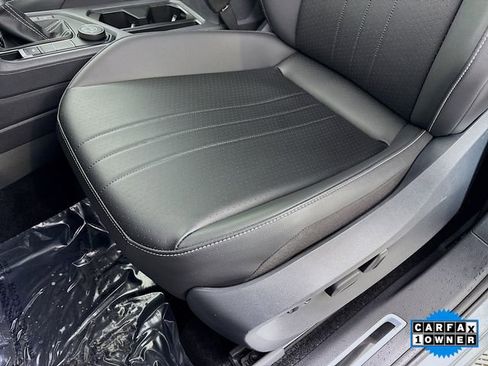 Certified 2024 Volkswagen Tiguan SE R-Line image 18