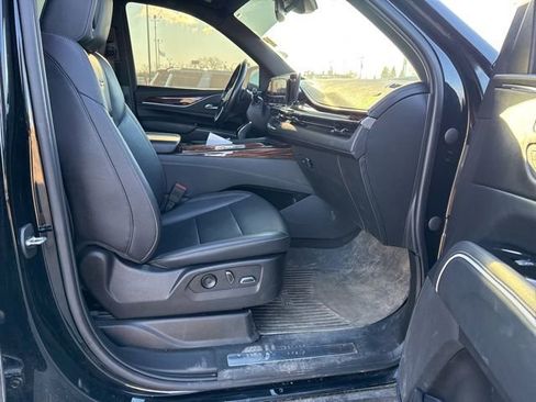 Used 2023 Cadillac Escalade Luxury image 12