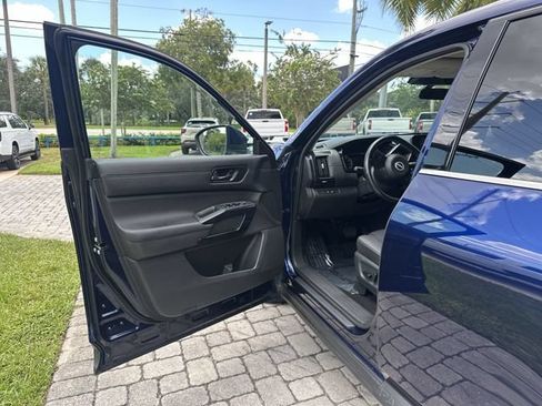 Used 2025 Nissan Pathfinder SV FWD image 22