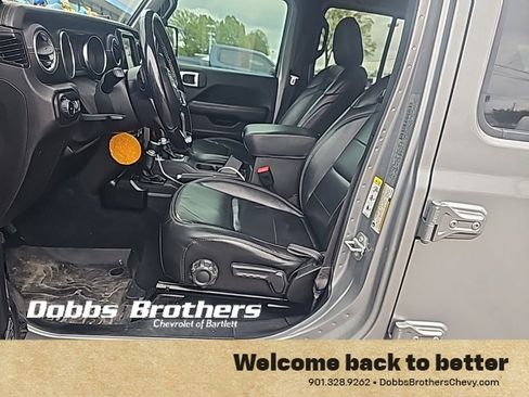 Used 2018 Jeep Wrangler Unlimited Sahara image 12