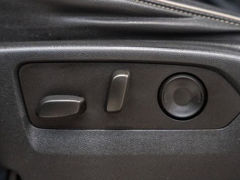 Used 2023 GMC Yukon SLT image 43