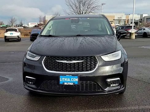 Certified 2024 Chrysler Pacifica Touring-L image 3