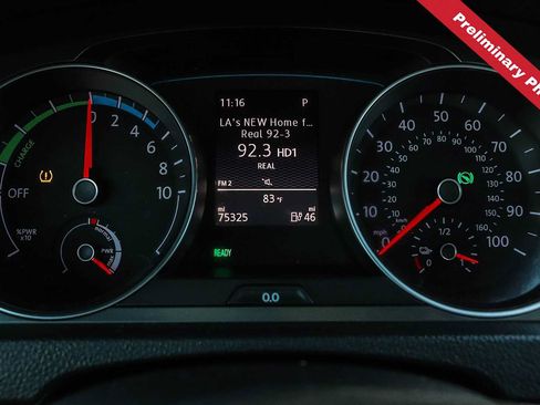Used 2016 Volkswagen e-Golf SE FWD image 20