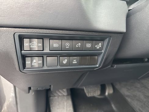 Used 2024 Toyota Tundra Platinum image 16