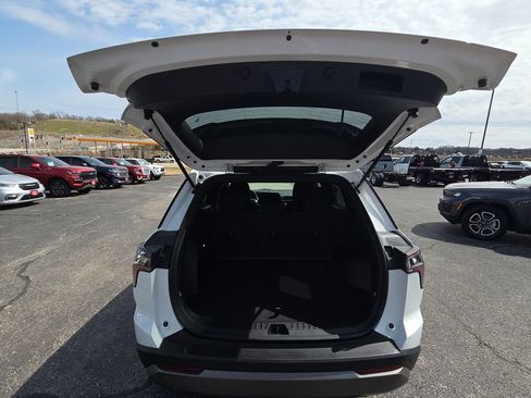 Used 2025 Chevrolet Equinox LT image 31