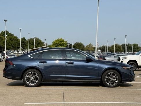 Used 2023 Honda Accord EX image 3